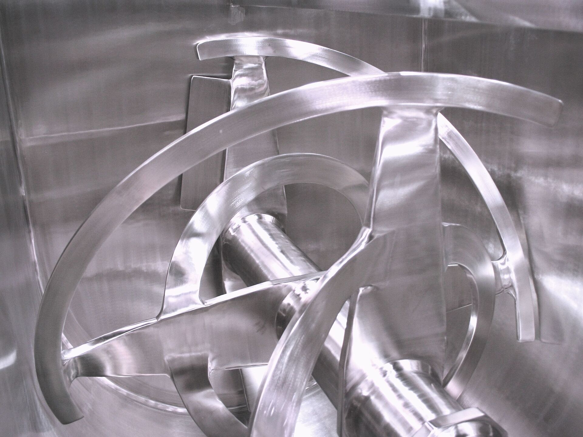 Double-ribbon solid shaft agitator