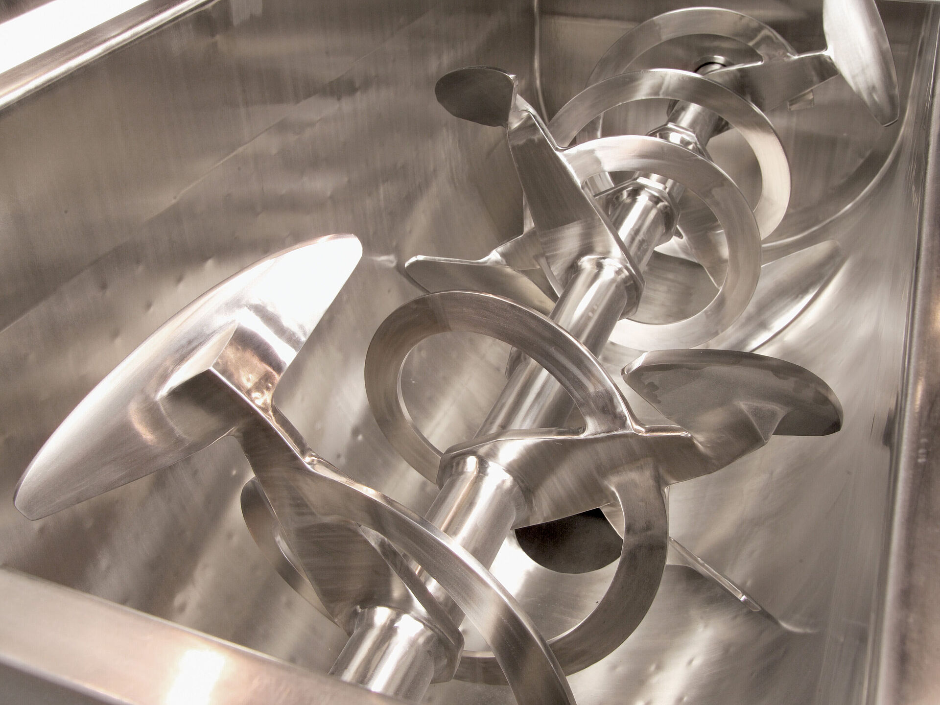 Paddle-ribbon, solid-shaft agitator