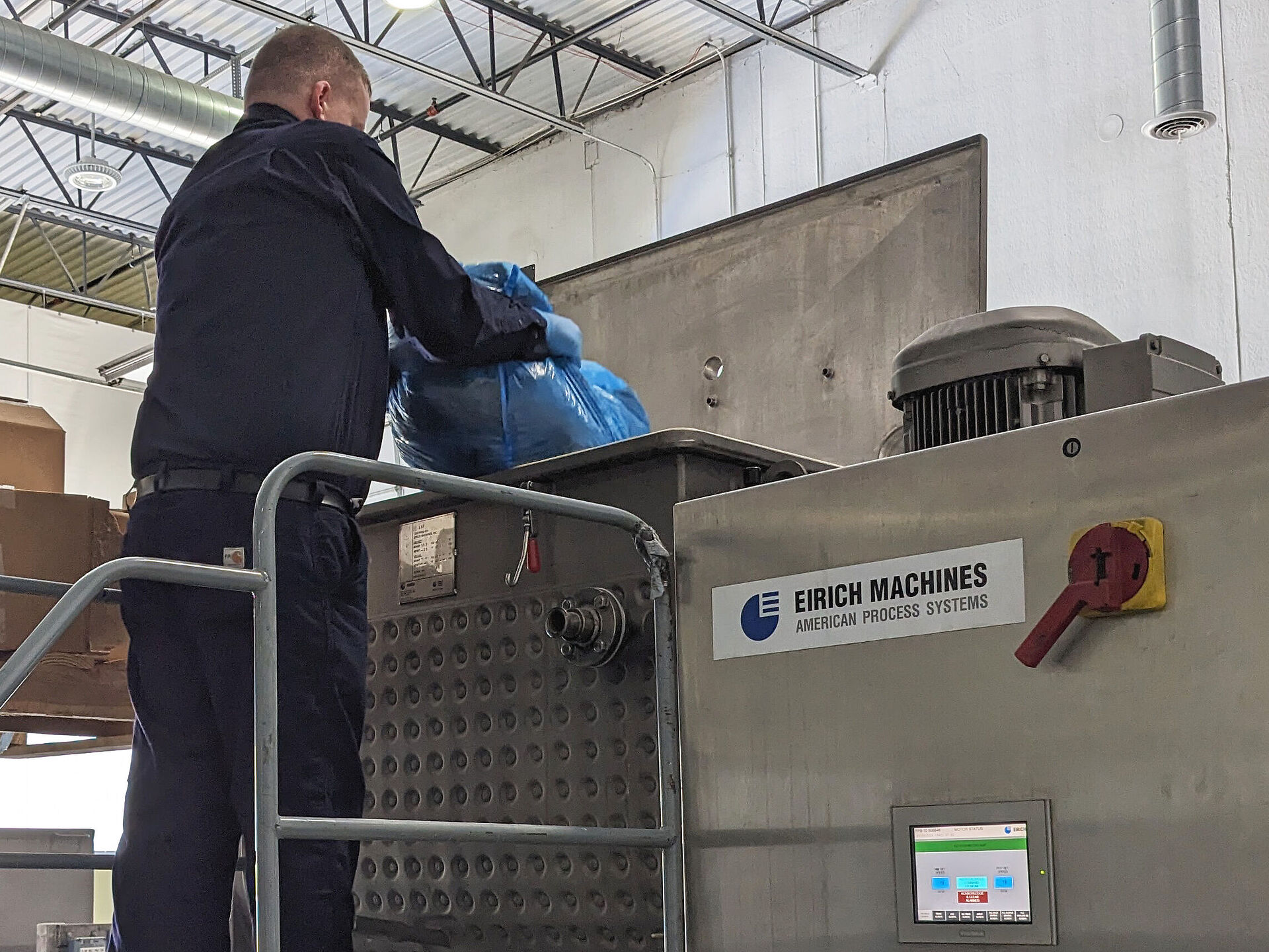 Loading APS fluidizing paddle blender with materials